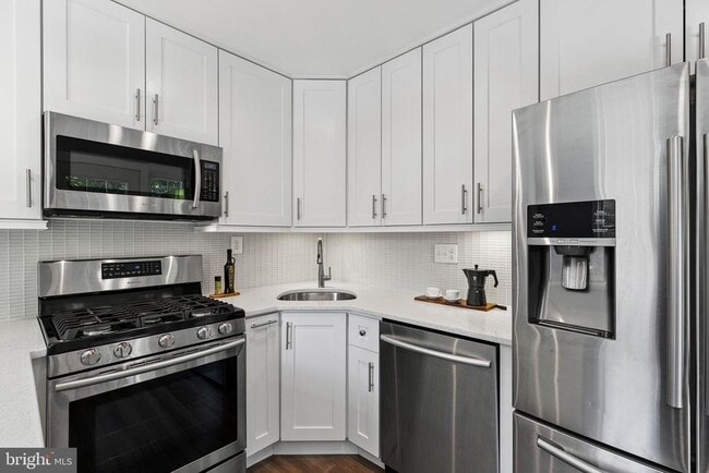 Building Photo - 2613 S Troy St