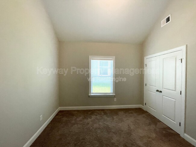 Building Photo - 410 Longford St