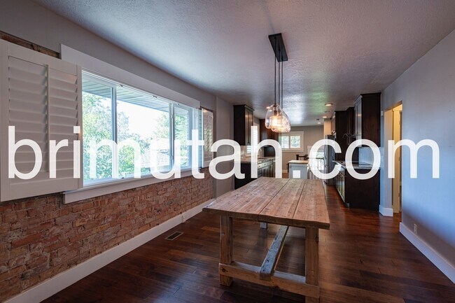 Building Photo - 1367 Thornton Ave