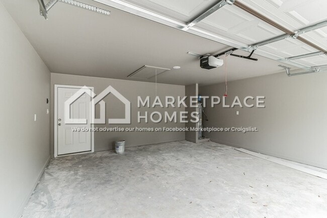 Building Photo - 823 W 20th St