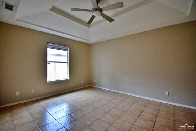 Building Photo - 14 Douglas