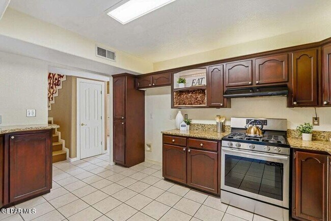 Building Photo - 650 Vera Ct