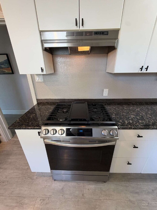 Building Photo - "Charming 3-Bedroom Oasis with Granite Elegance & Hardwood Warmth in Concord!"