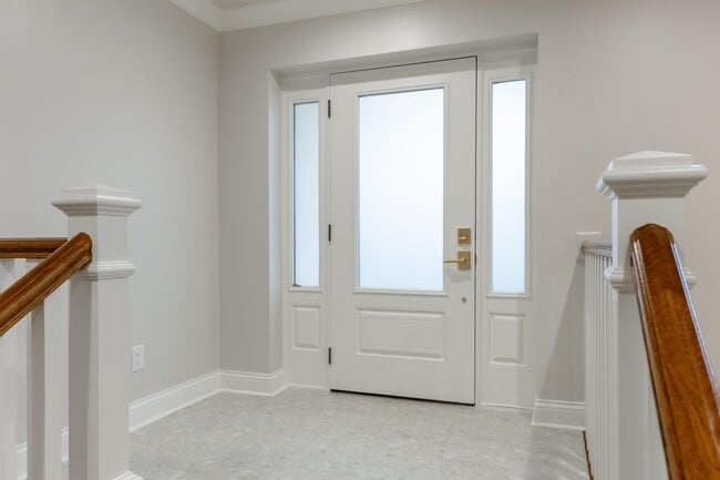 Building Photo - 265 Trunk St NE