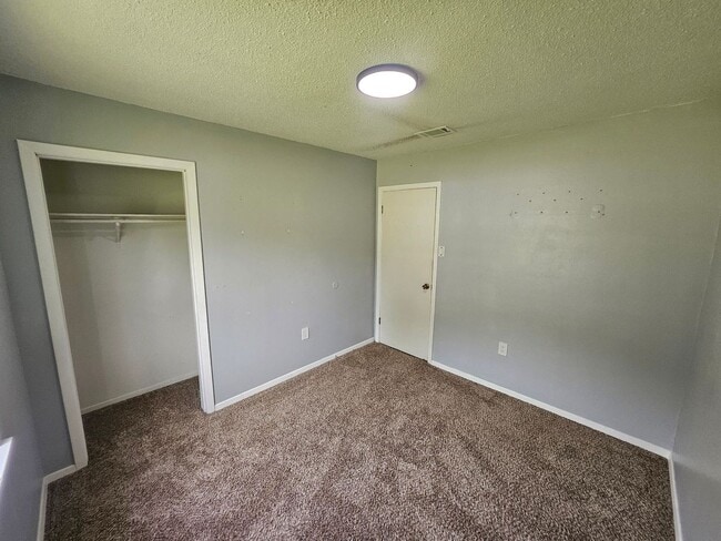 Building Photo - 402 Lefoi Ln