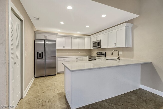 Building Photo - 6310 Royal Woods Dr