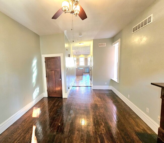 Building Photo - Charming 3-Bed Home with 2.5 Baths: Spacio...