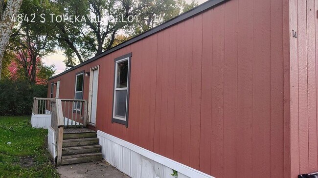 Building Photo - 4842 SW Topeka Blvd