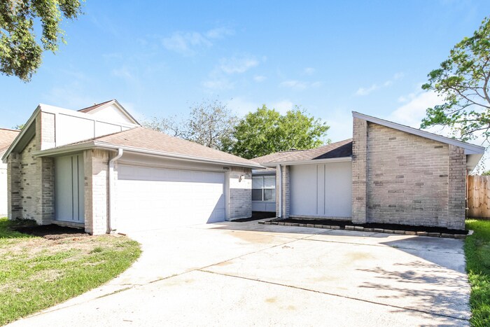 Building Photo - 10936 Pinewood Ct