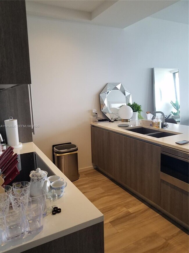 Building Photo - 801 S Miami Ave