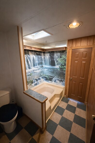 Building Photo - 905 W 37th Ave