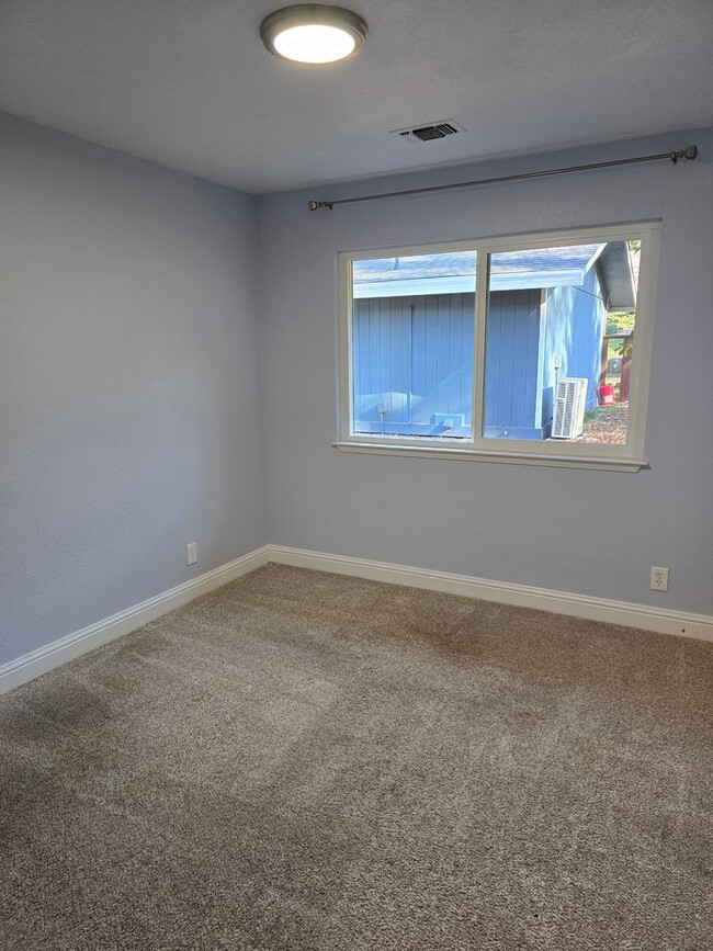 Building Photo - Beautiful Updated Rental in LOP