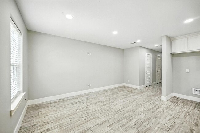 Building Photo - 328 W Morgan St
