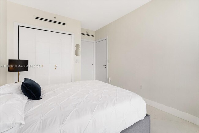 Building Photo - 7330 Ocean Terrace