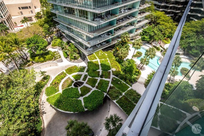 Building Photo - 2675 S Bayshore Dr
