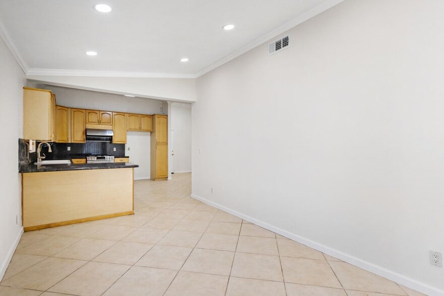 Building Photo - 1167 Tierra Luna