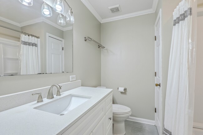 Building Photo - 502 Stinson Dr