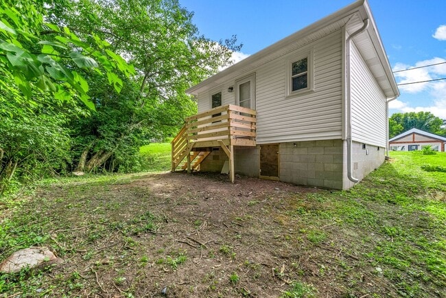 Building Photo - 515 9th St