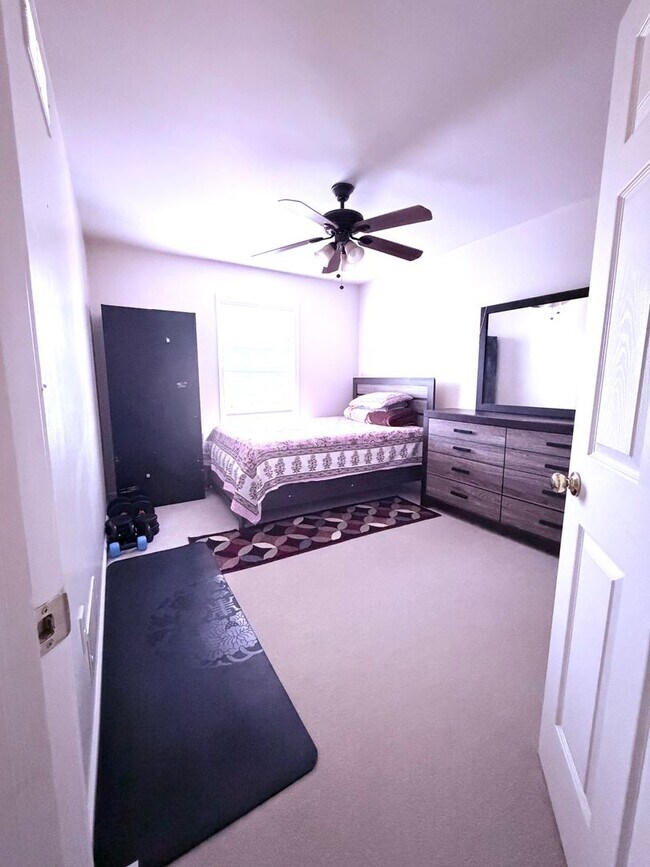 Building Photo - 3 Bedroom Townhome in Mechanicsburg