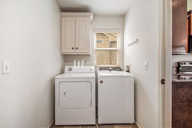 Building Photo - Ranch Townhome in Shadow View