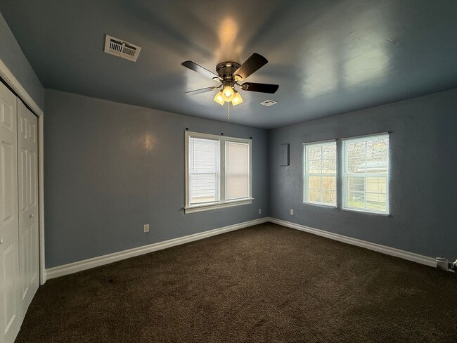 Building Photo - Charming Living in the Heart of Historic M...