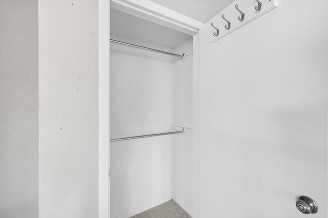 Building Photo - 5702 Teasley Ln