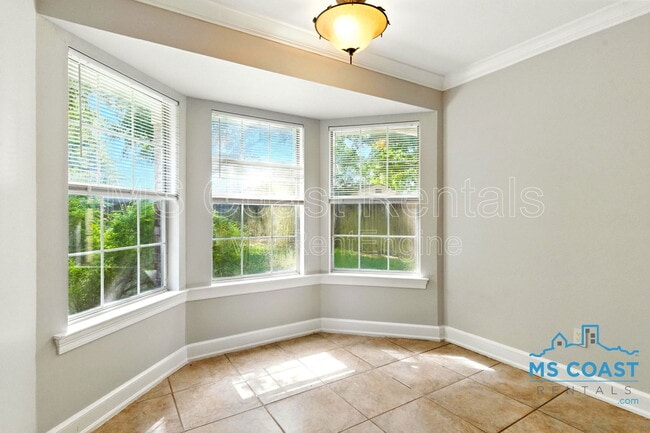 Building Photo - 11360 Creek Dr