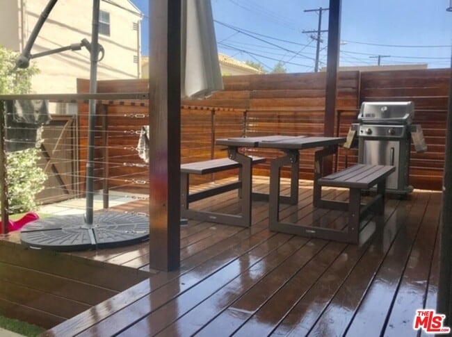 Building Photo - 248 S La Peer Dr