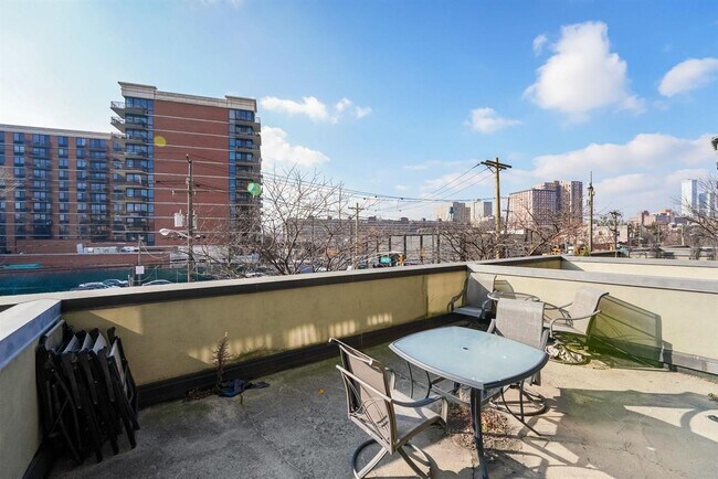 Building Photo - 551 Observer Hwy