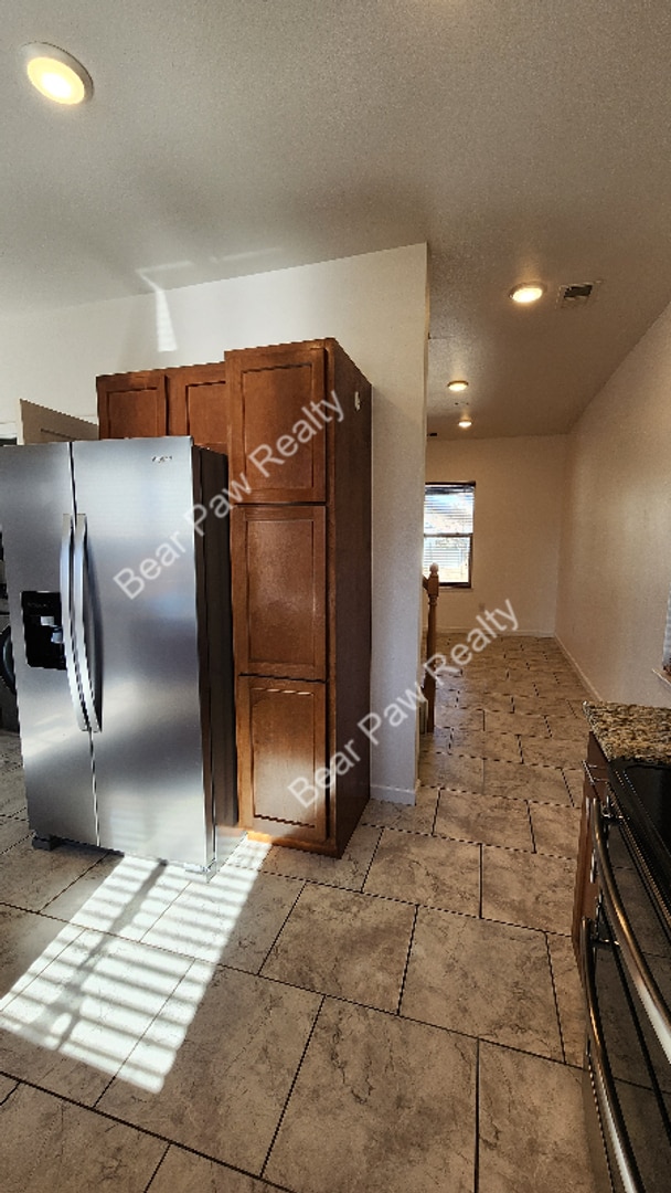 Building Photo - 1007 W 29th St