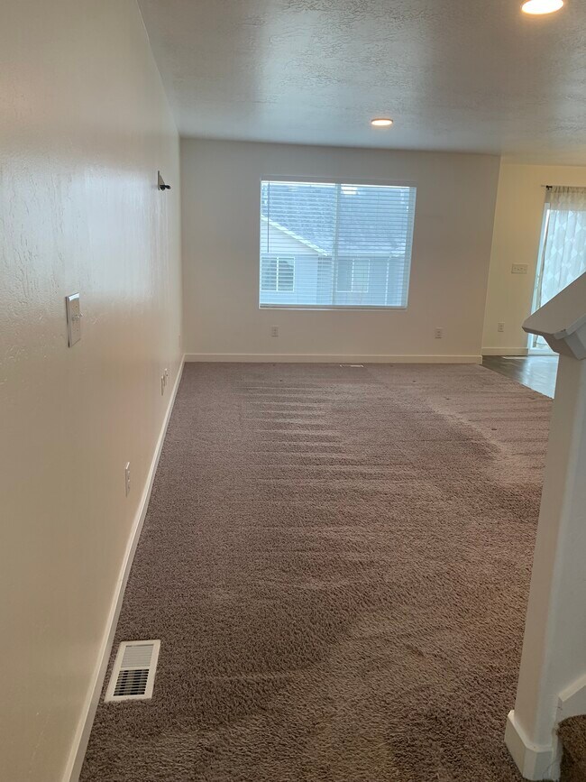 Great room - 14937 S Messi St