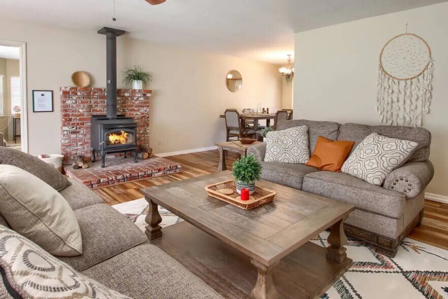 Building Photo - 2410 Coachman Rd