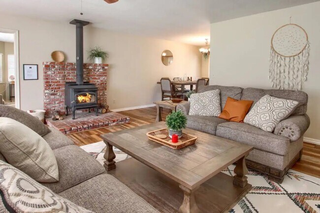 Building Photo - 2410 Coachman Rd