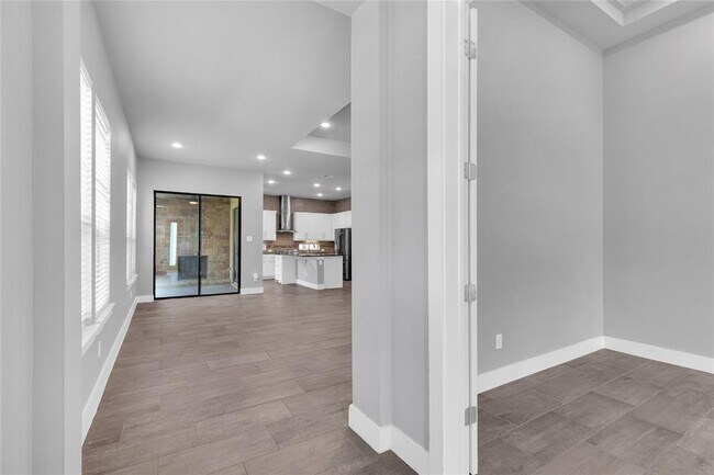 Building Photo - 1209 Sue Ann Rose Dr