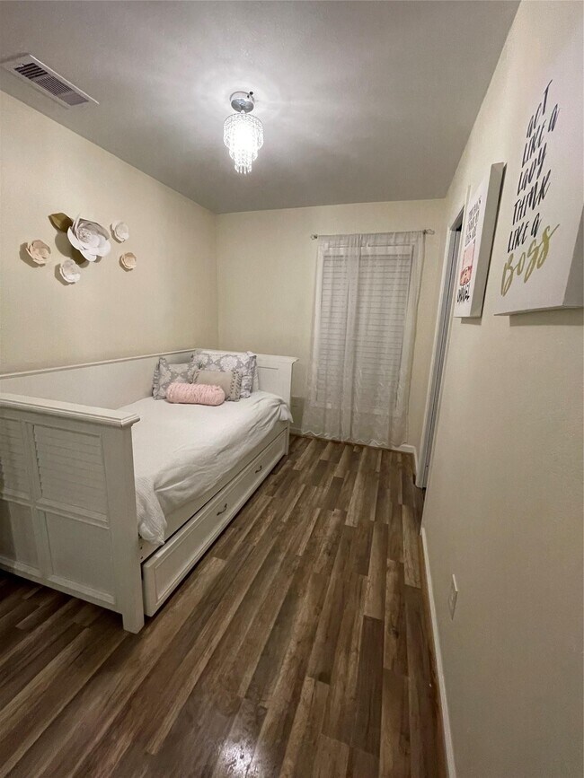 Building Photo - 1212 55th St