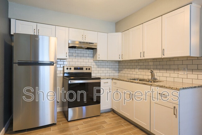 Building Photo - 1747 E Virginia Ave