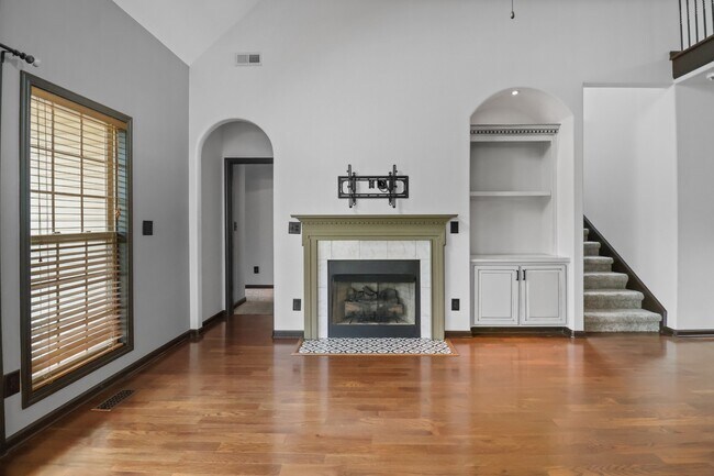 Building Photo - 869 E Accipiter Cir