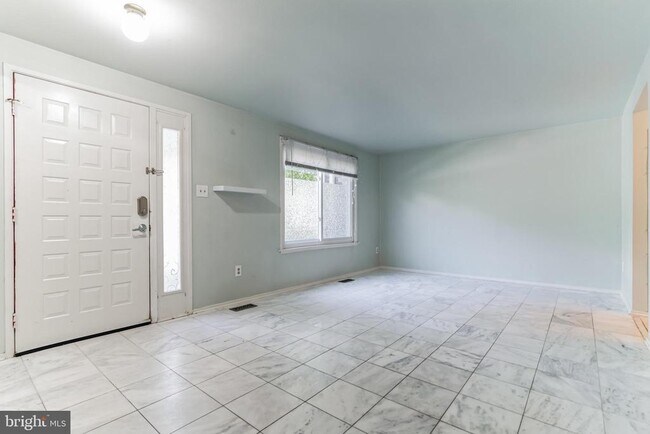 Building Photo - 7866 Archbold Terrace