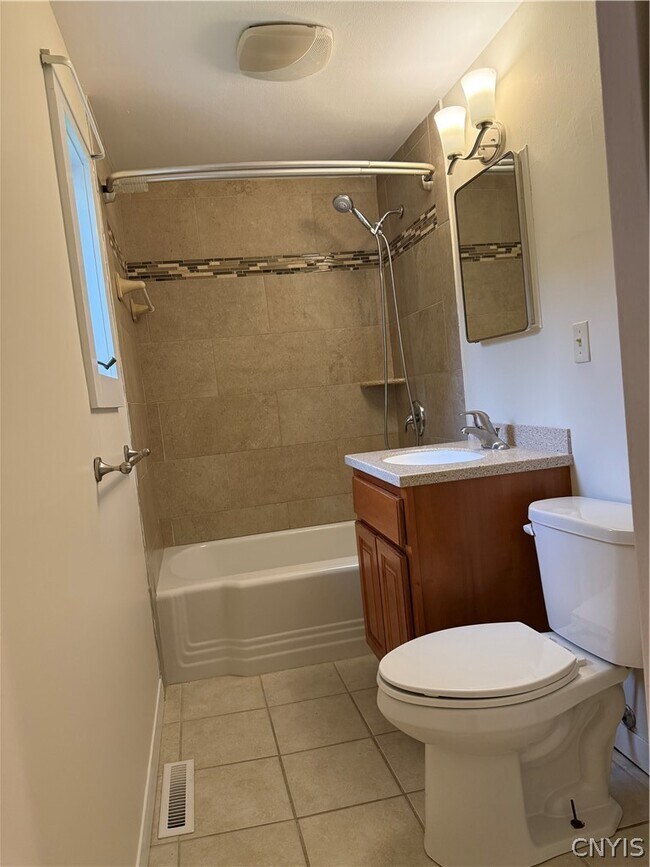 Building Photo - 3166B Seneca Turnpike