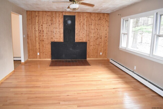 Primary Photo - 6785 Middle Grove Rd