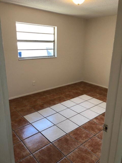 Building Photo - 3754 Desoto Ave