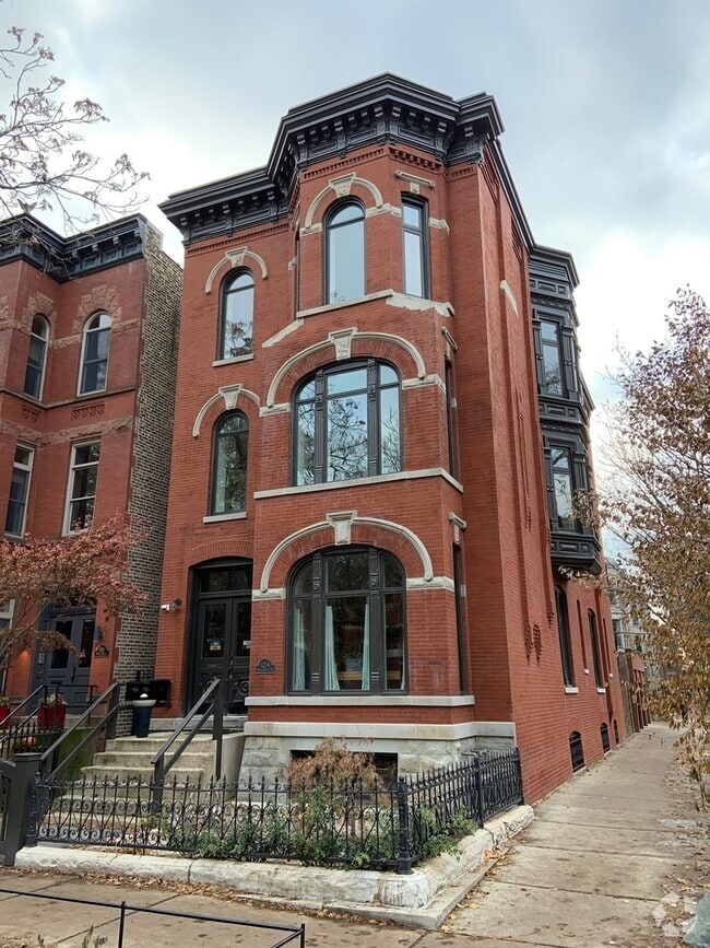 Building Photo - 1254 N Hoyne Ave
