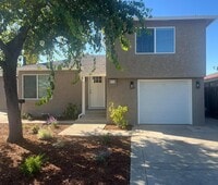 Building Photo - 12 Greenwood Ln