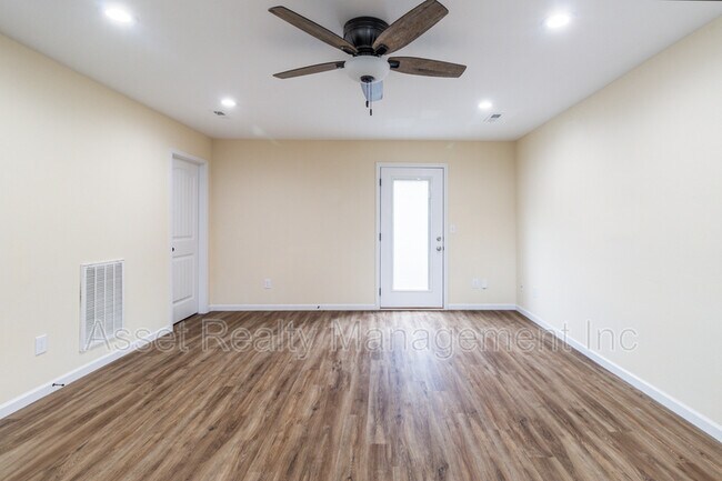 Building Photo - 916 Warrior Hill Dr