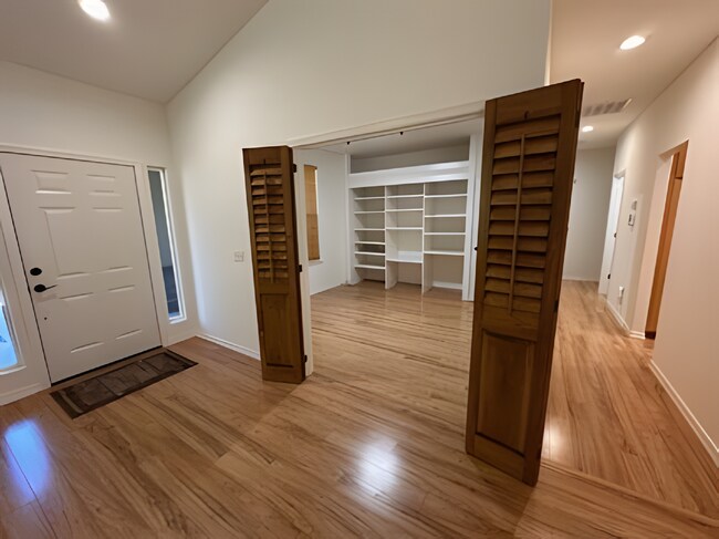 Building Photo - Prestigious Highlands Home for Lease