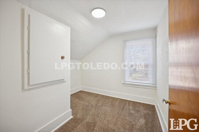 Building Photo - 5455 Douglas Rd