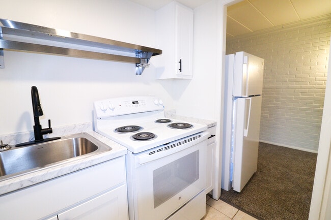 Building Photo - 2323 Beechmont Ave