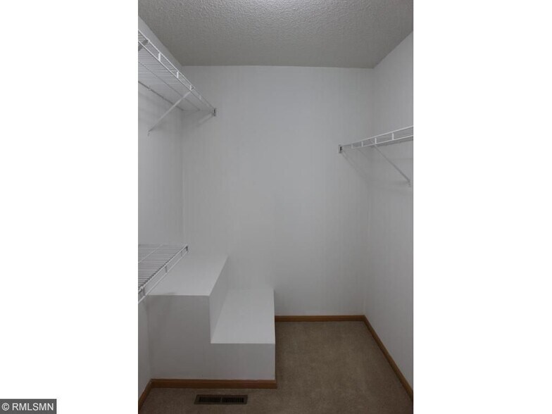 Large walk-in closet off master bedroom - 4415 Naper Bay