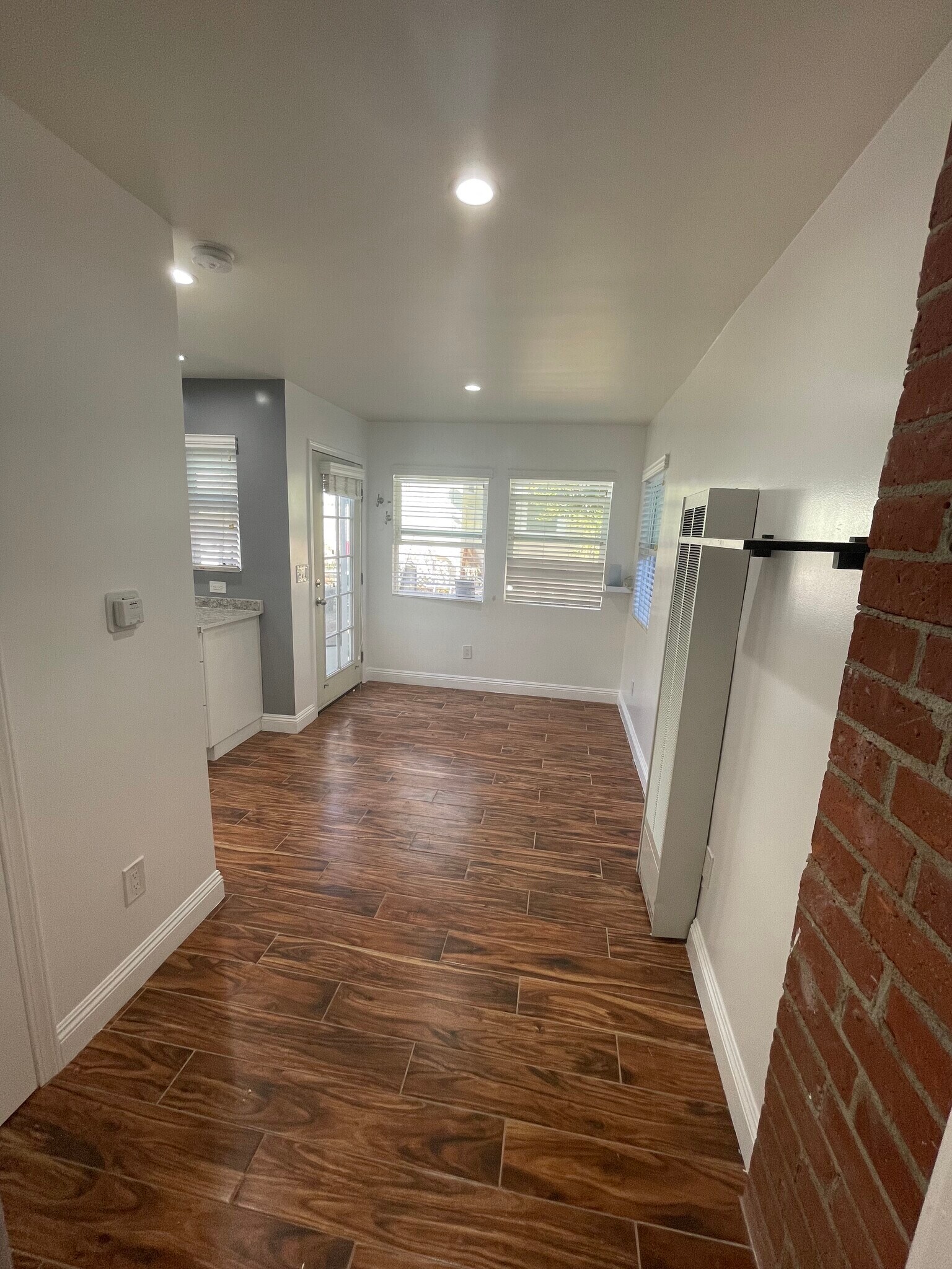 room - 508 S Catalina Ave
