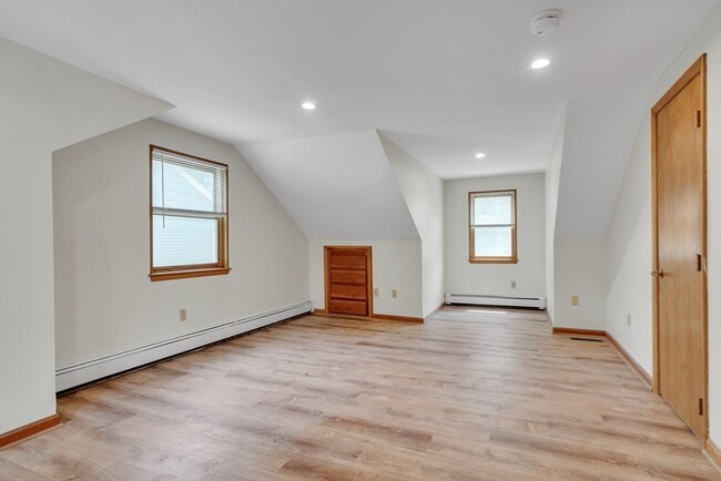 Building Photo - 115 Rowe St